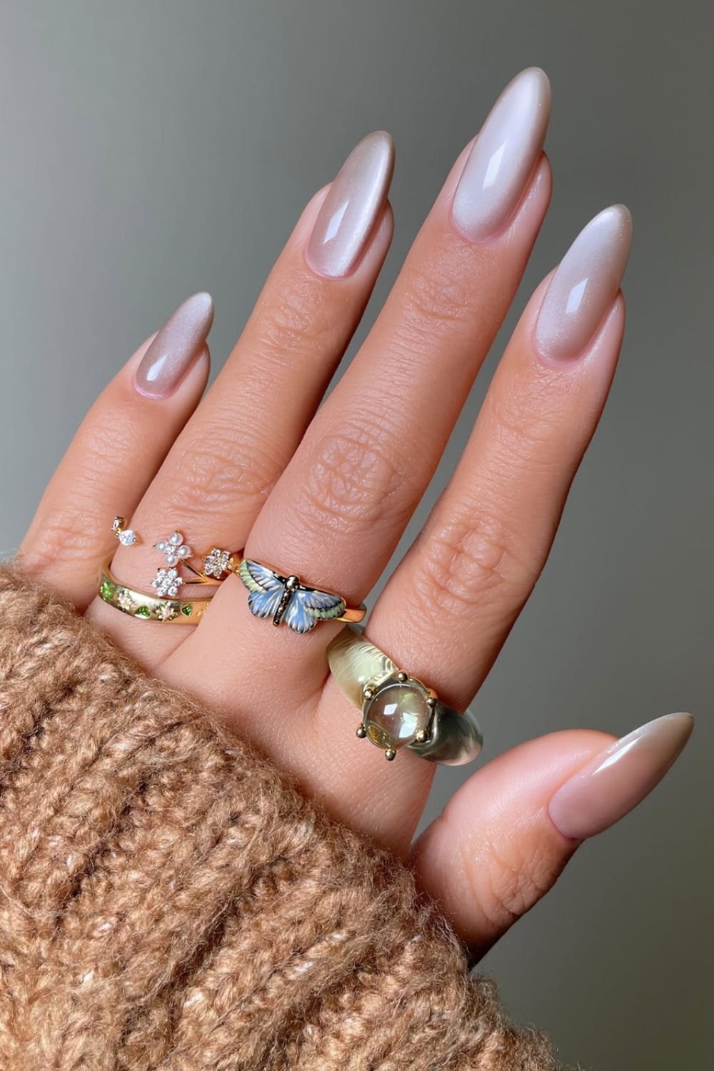 Champaigne beige cat eye nails