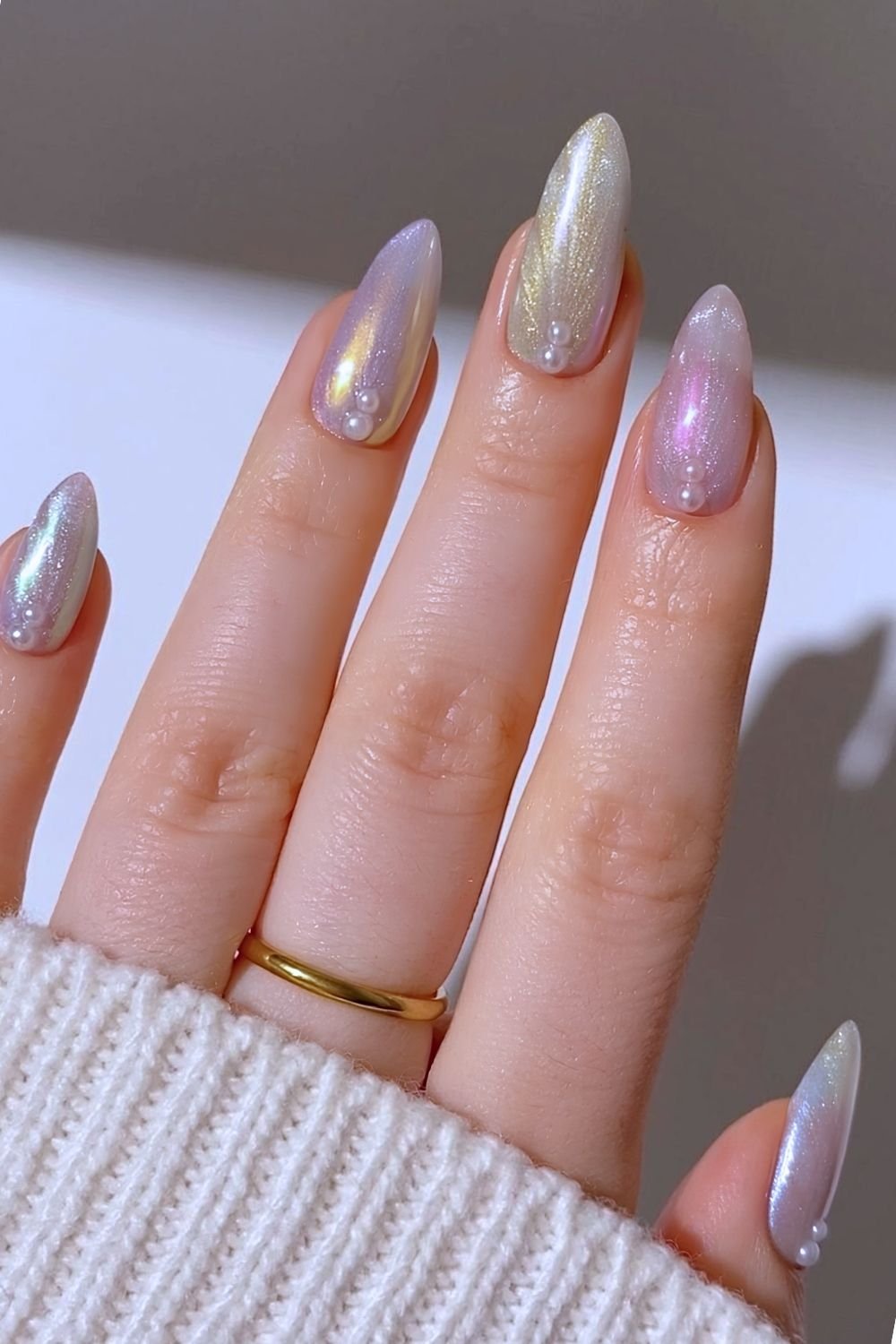 Mermaid cat eye nails with chrome finish