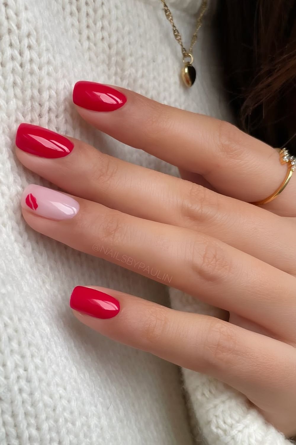 Red nails with kiss accents