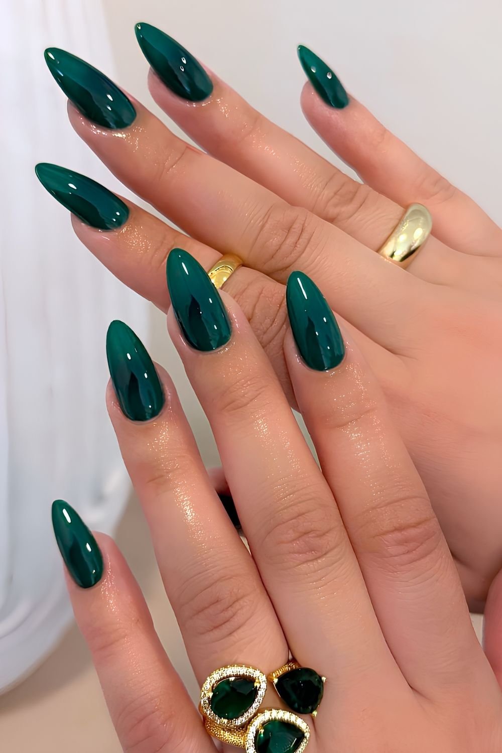 Solid emerald green nails