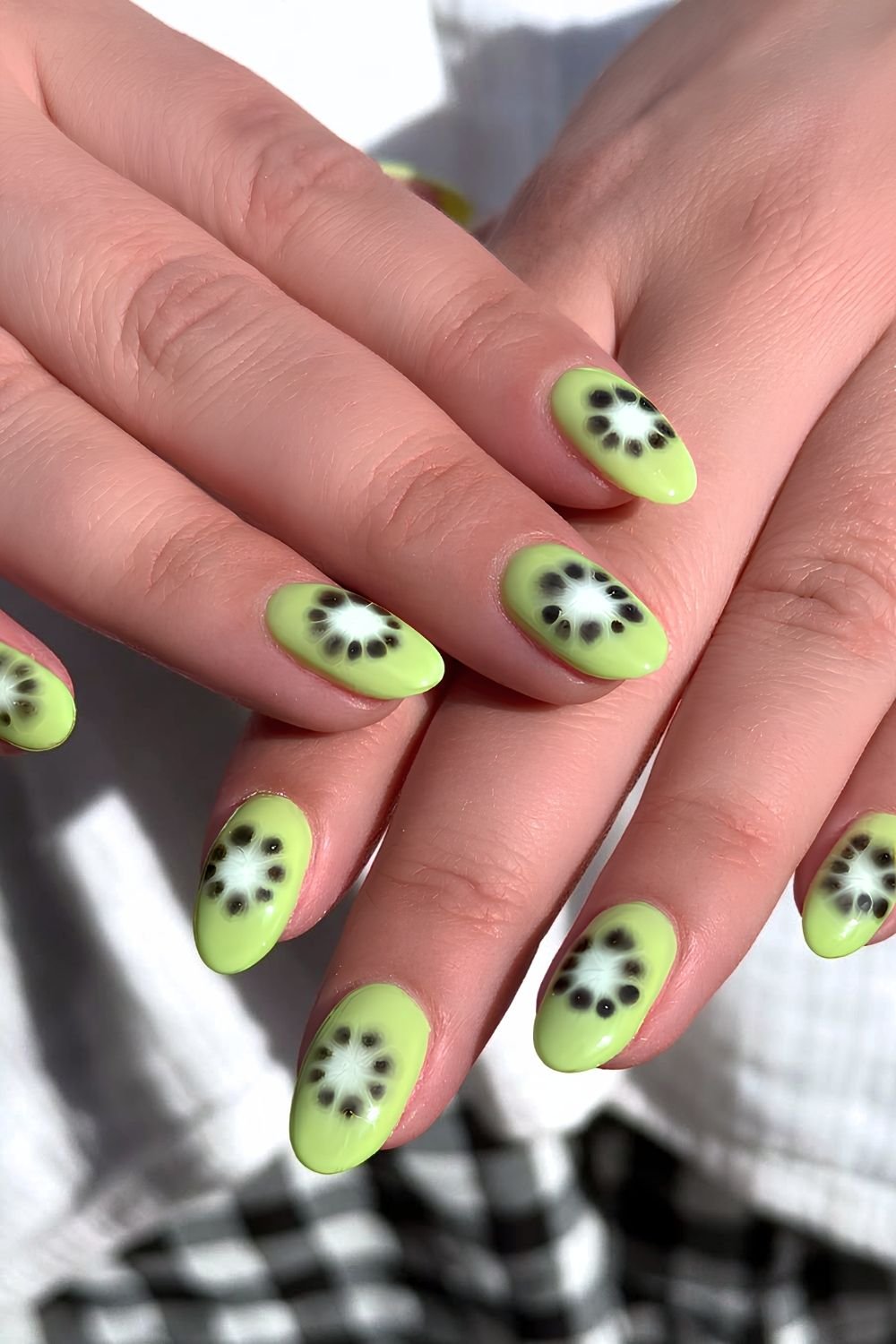 Kiwi nail design