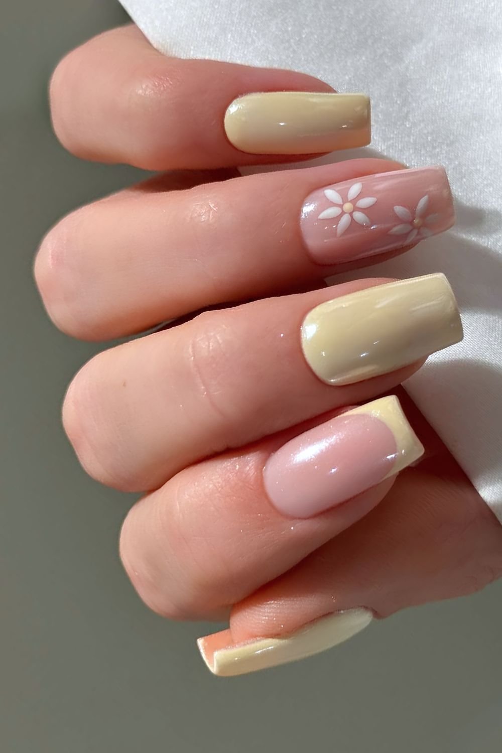 Butter yellow chrome nails with white daisy accent nails