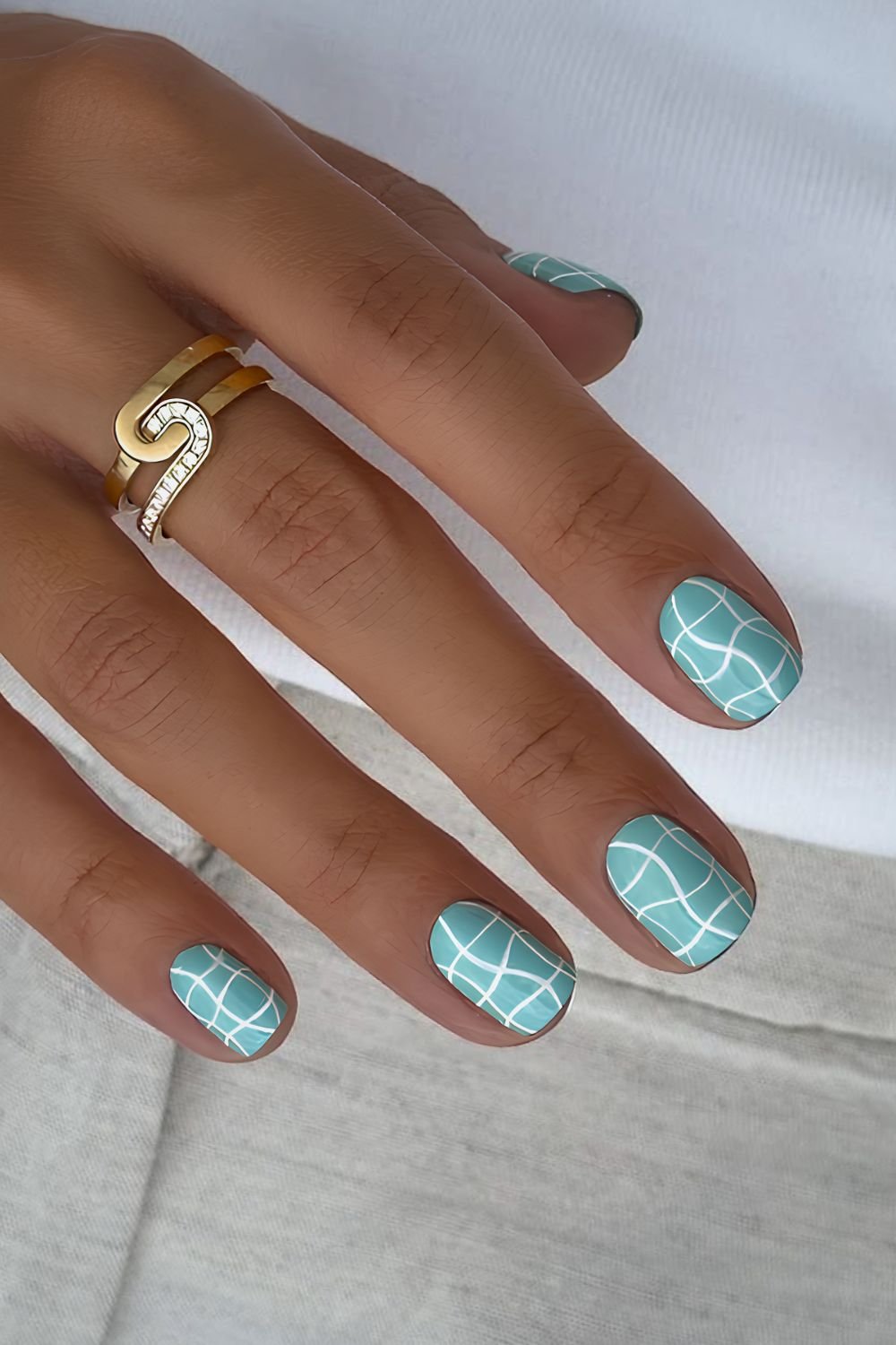 Short pool inspired manicure in white and turquoise